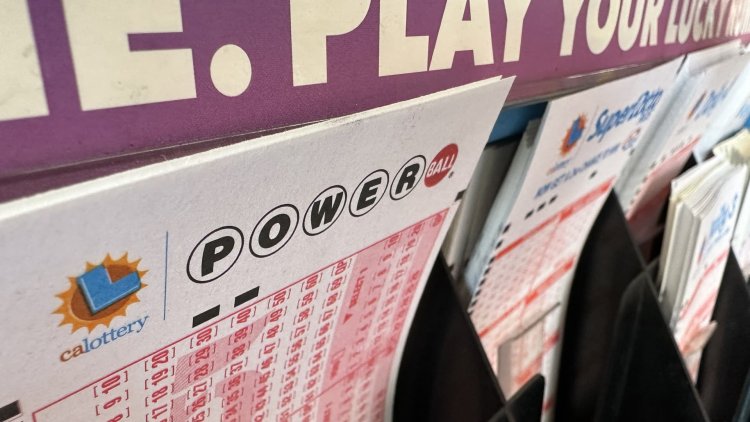 The Powerball jackpot is $1.9 billion only if you take the annuity. Here's why the lump sum may be overrated