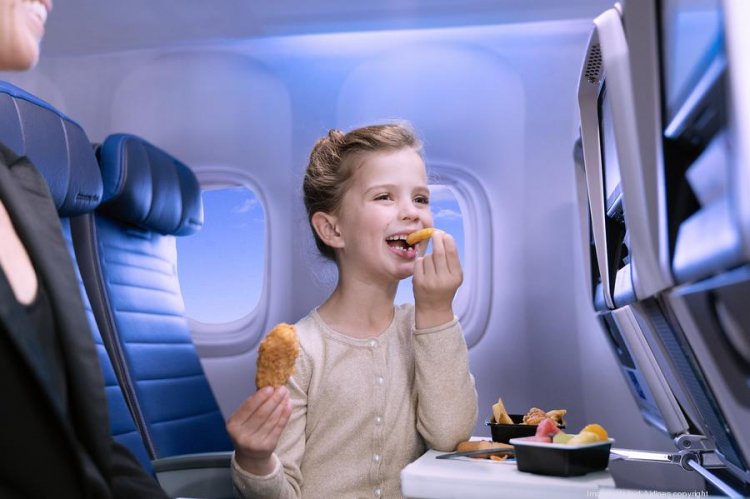 United Airlines is bringing back kids' meals