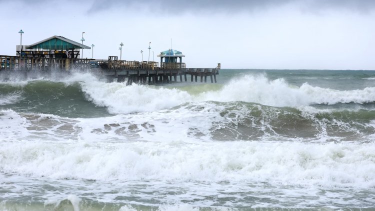 Hurricane Nicole snarls travel in Florida, Orlando airport suspends flights