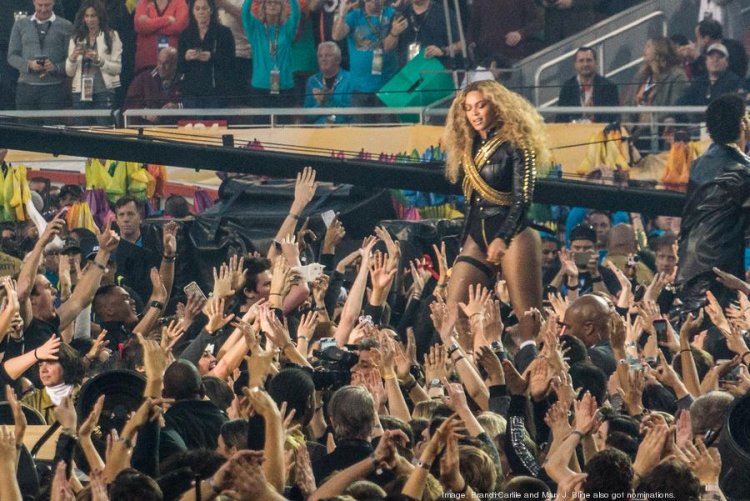 Grammy nominations set up Beyonce, Adele for top honors