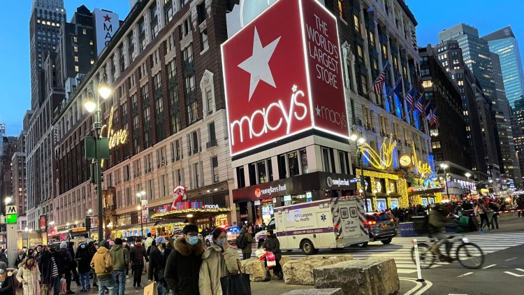 Macy's raises its earnings outlook after results top expectations