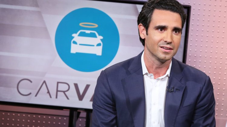 Cowen downgrades Carvana, cites 'lengthened' path to profitability in a difficult macro environment