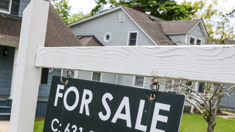 Mortgage rates fall for the third straight week, but demand still drops further