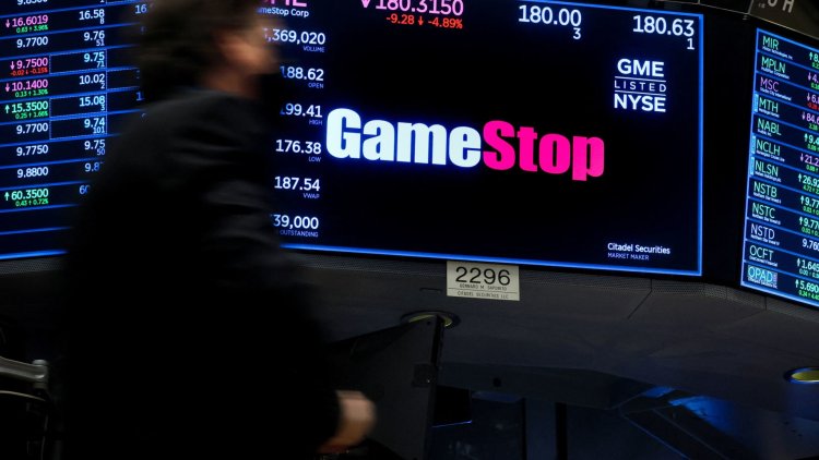 GameStop reports decline in revenue and sharp decrease in cash