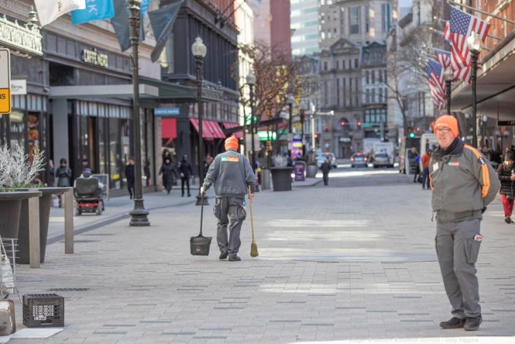 Boston debuts program to fill empty storefronts, especially downtown