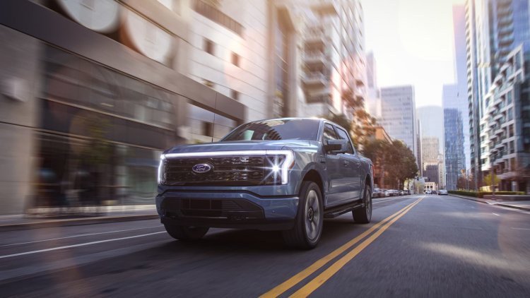 Electric Ford F-150 Lightning named MotorTrend's truck of the year