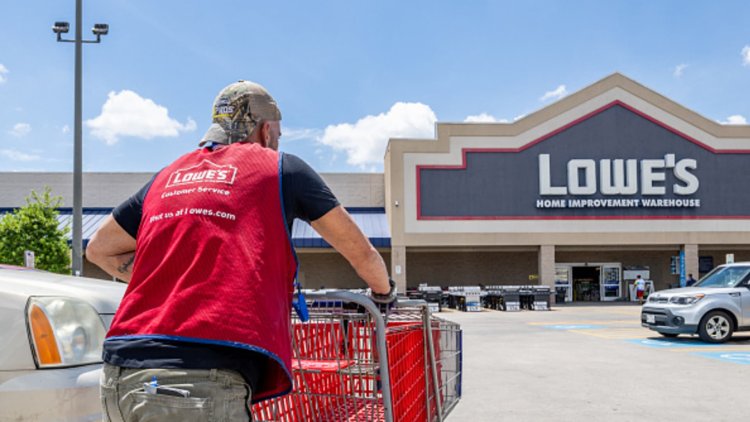 Lowe's offers soft sales outlook as revenue misses expectations