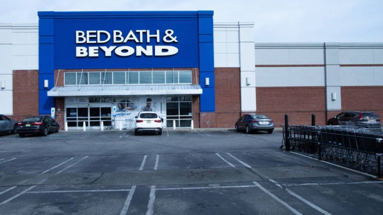 Bed Bath & Beyond again warns of bankruptcy if new stock offering doesn't pay off