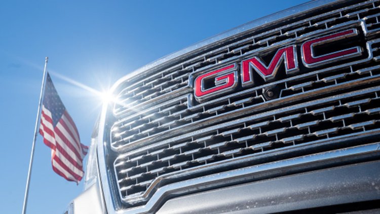 GM says 5,000 salaried workers will take buyouts, expects $1 billion charge in first quarter