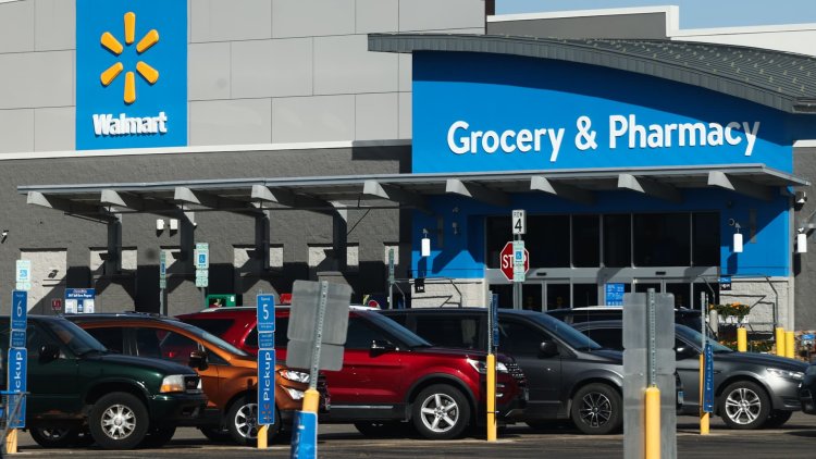 Walmart will add thousands of EV charging stations to stores by 2030