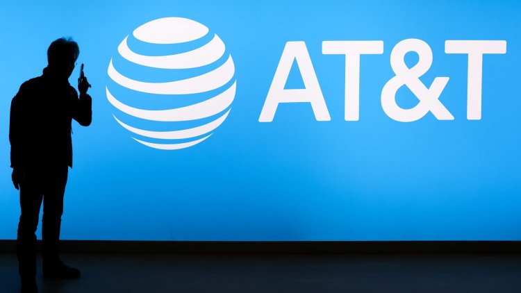 AT&T shares fall 10% after company posts softer than expected revenue, cash flow